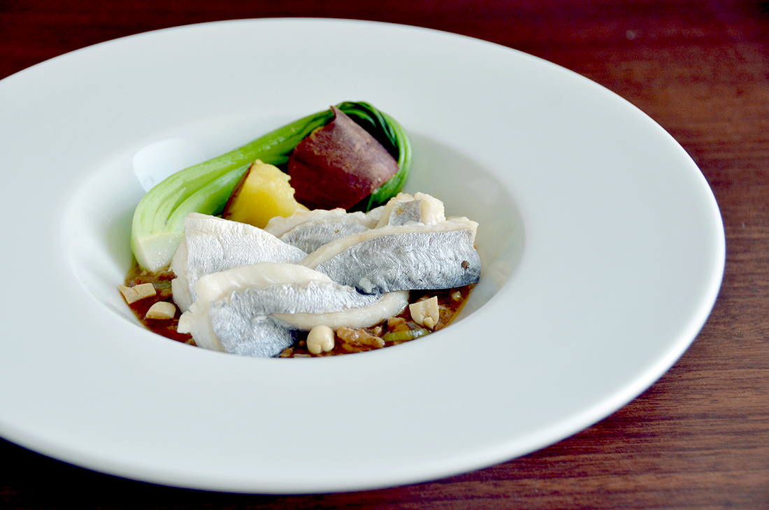 太刀魚の酒蒸し　豚肉の豆豉あん