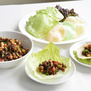大豆とそぼろのレタス包み